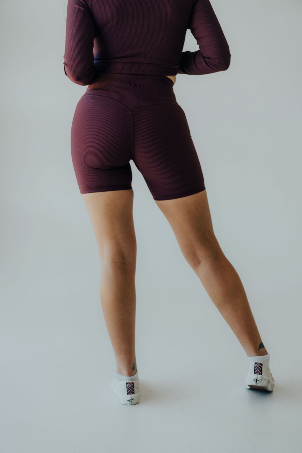 Tranquility Short 6" - Cranberry