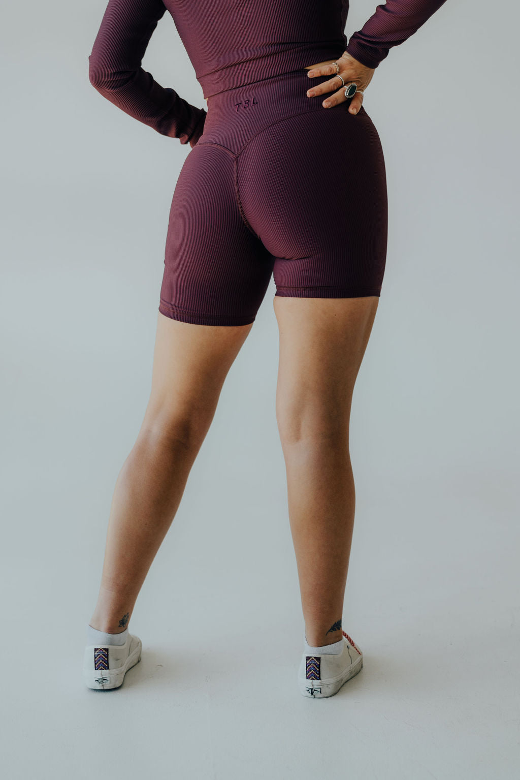 Tranquility Short 6" - Cranberry